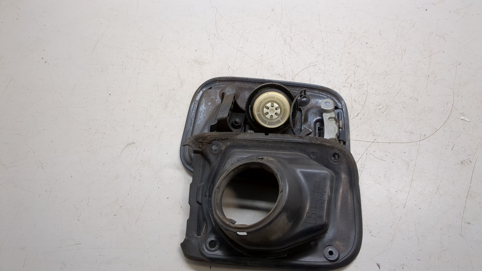 Лючок бензобака