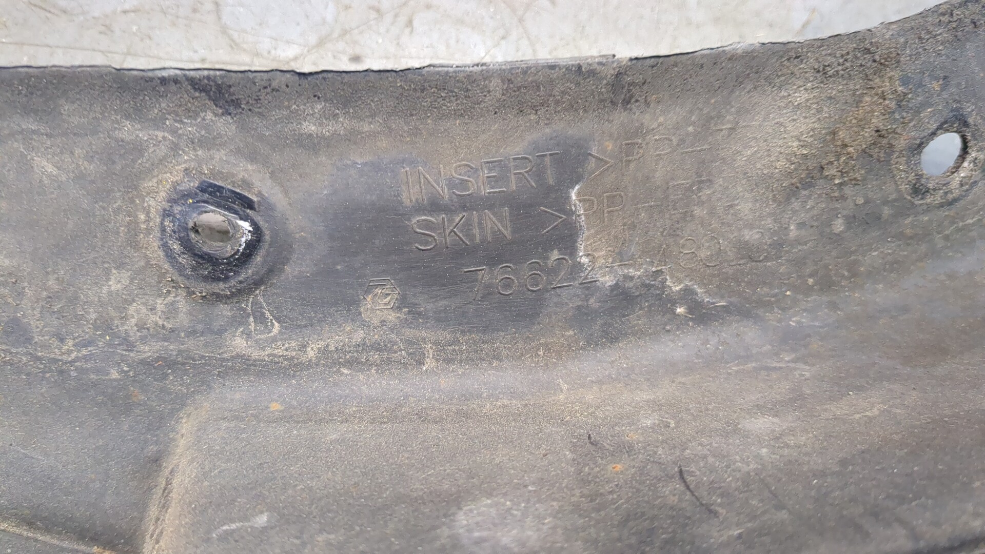 Брызговик передний правый