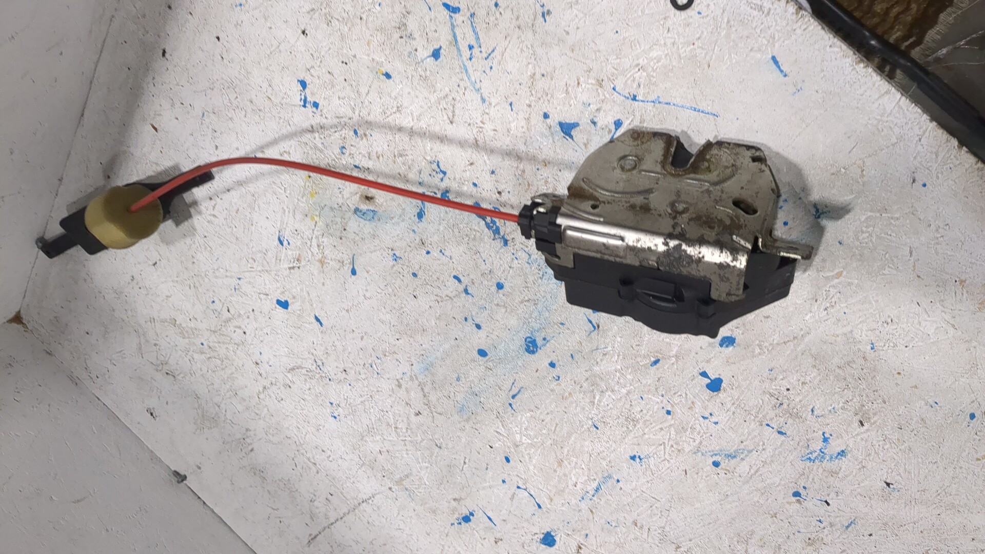 Замок багажника