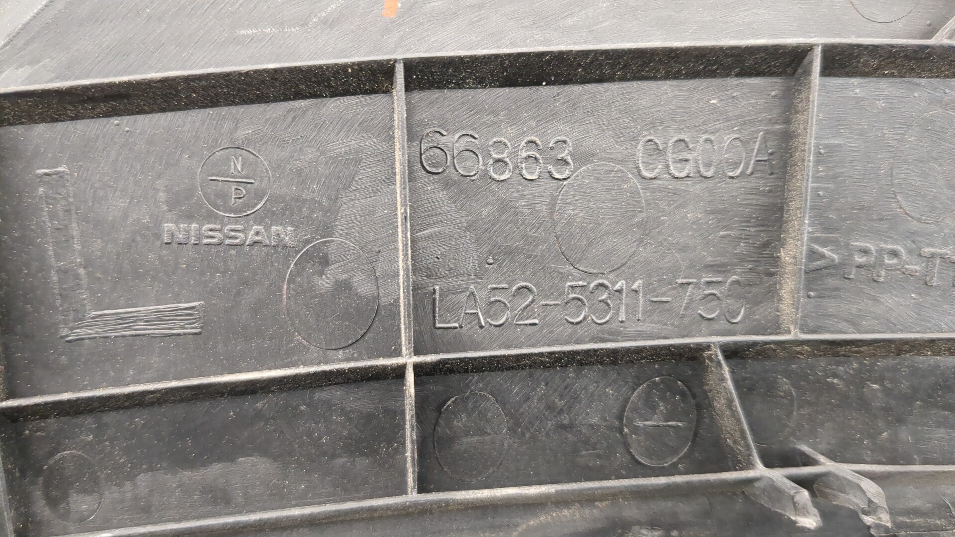 Решетка стеклоочистителей (Жабо)