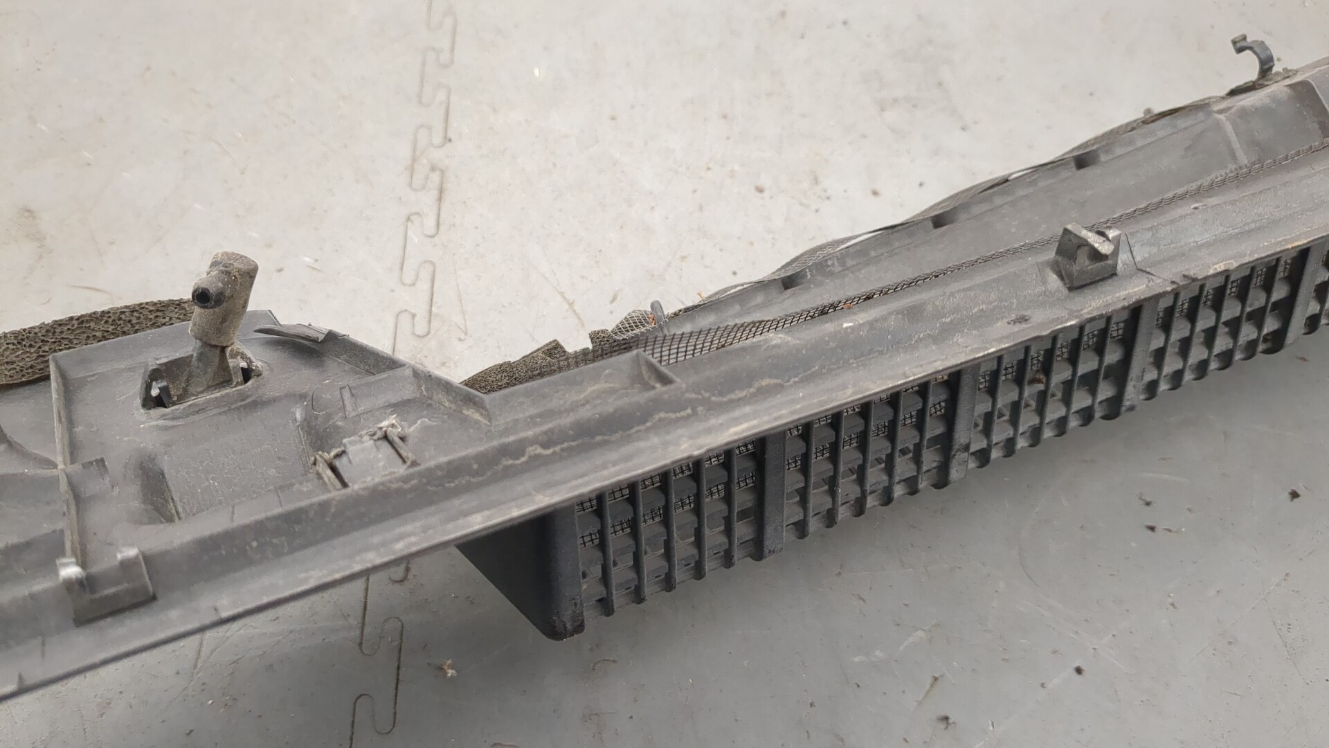 Решетка стеклоочистителей (Жабо)