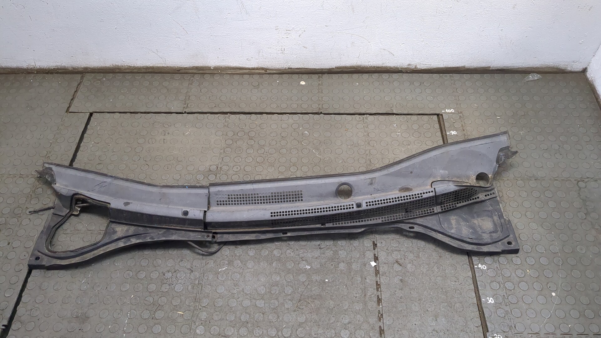 Решетка стеклоочистителей (Жабо)