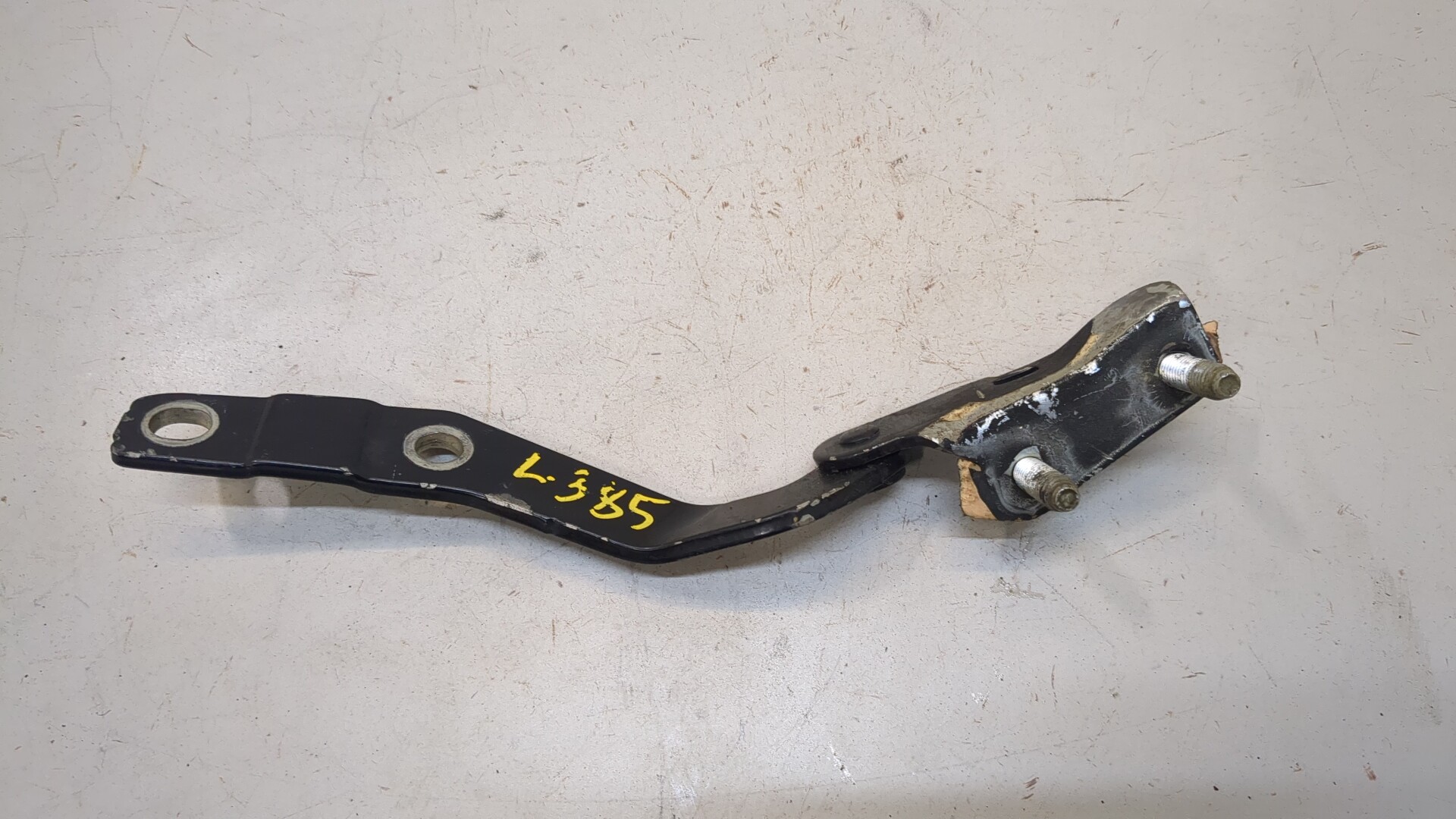 Петля крышки багажника