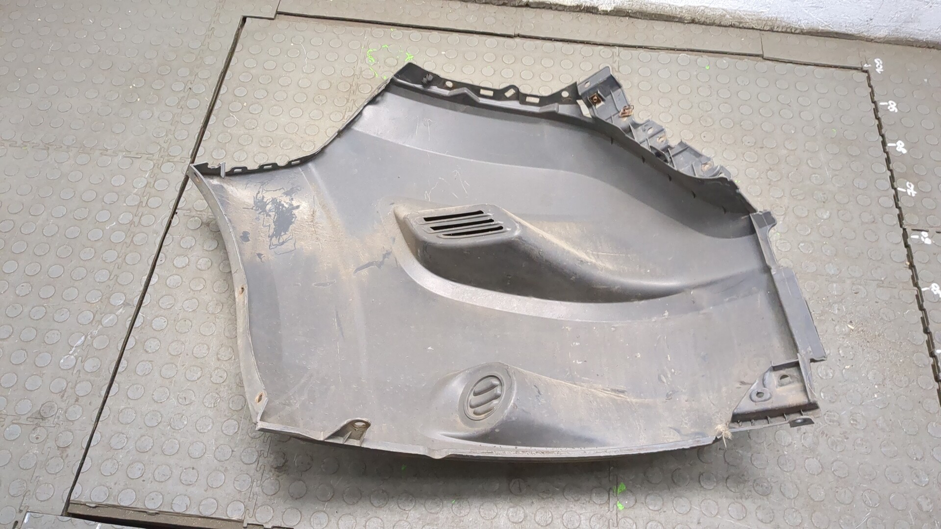 Накладка переднего бампера левая