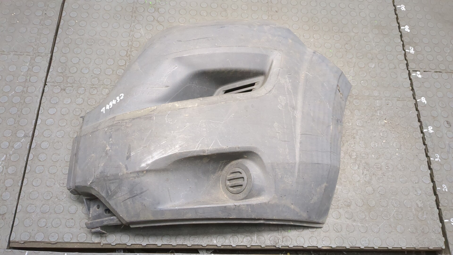 Накладка переднего бампера левая