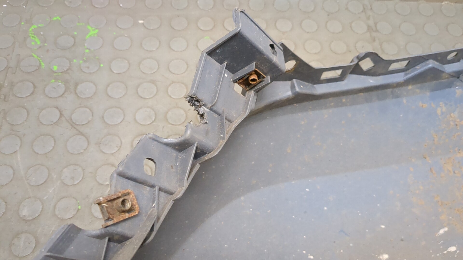 Накладка переднего бампера