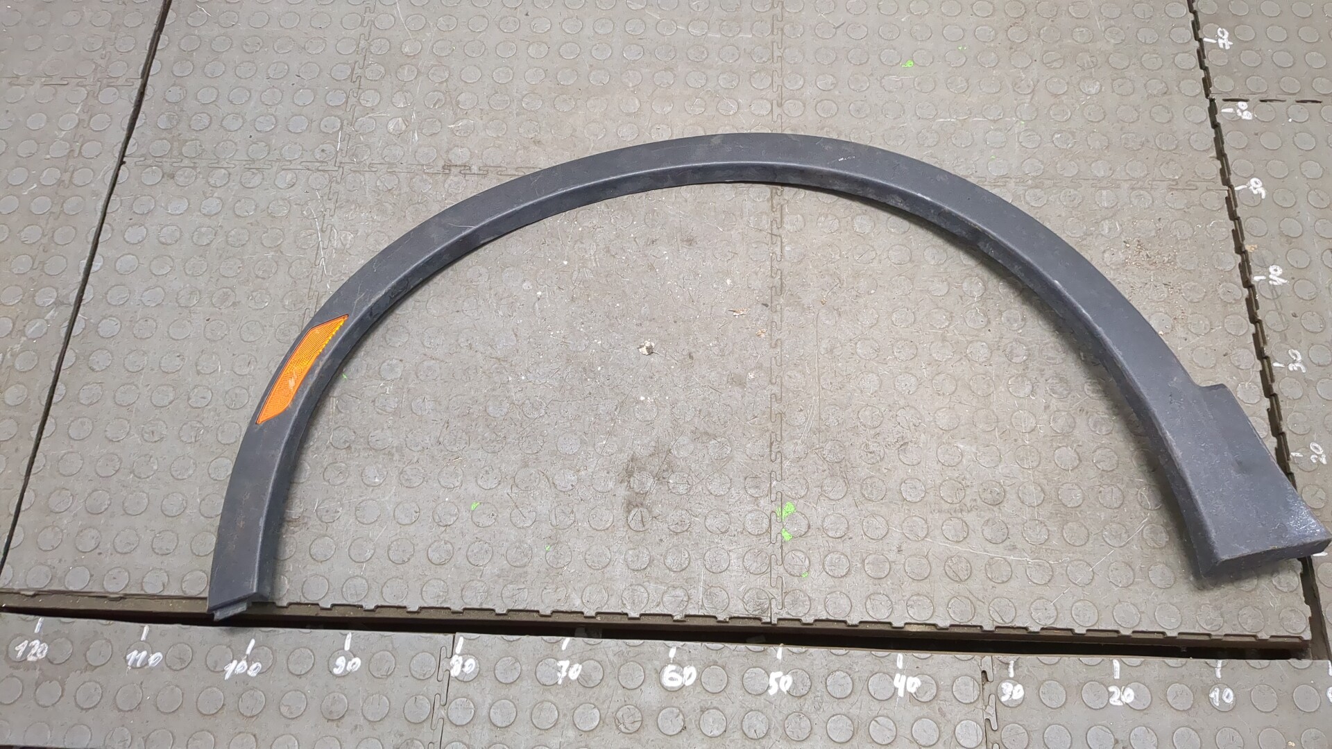 Накладка переднего крыла левого