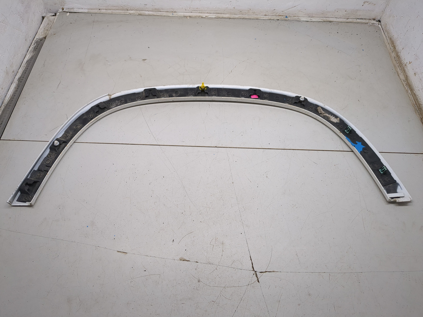 Молдинг заднего крыла правого