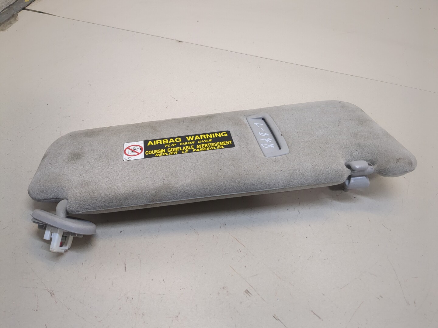 Козырек солнцезащитный