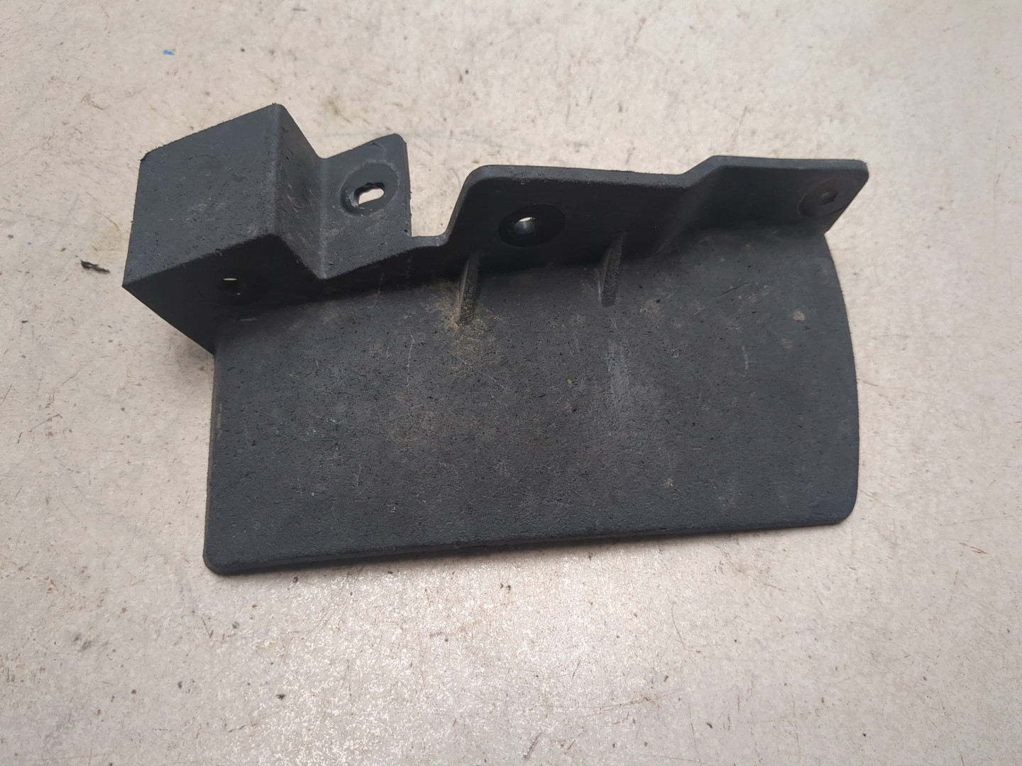 Брызговик задний левый