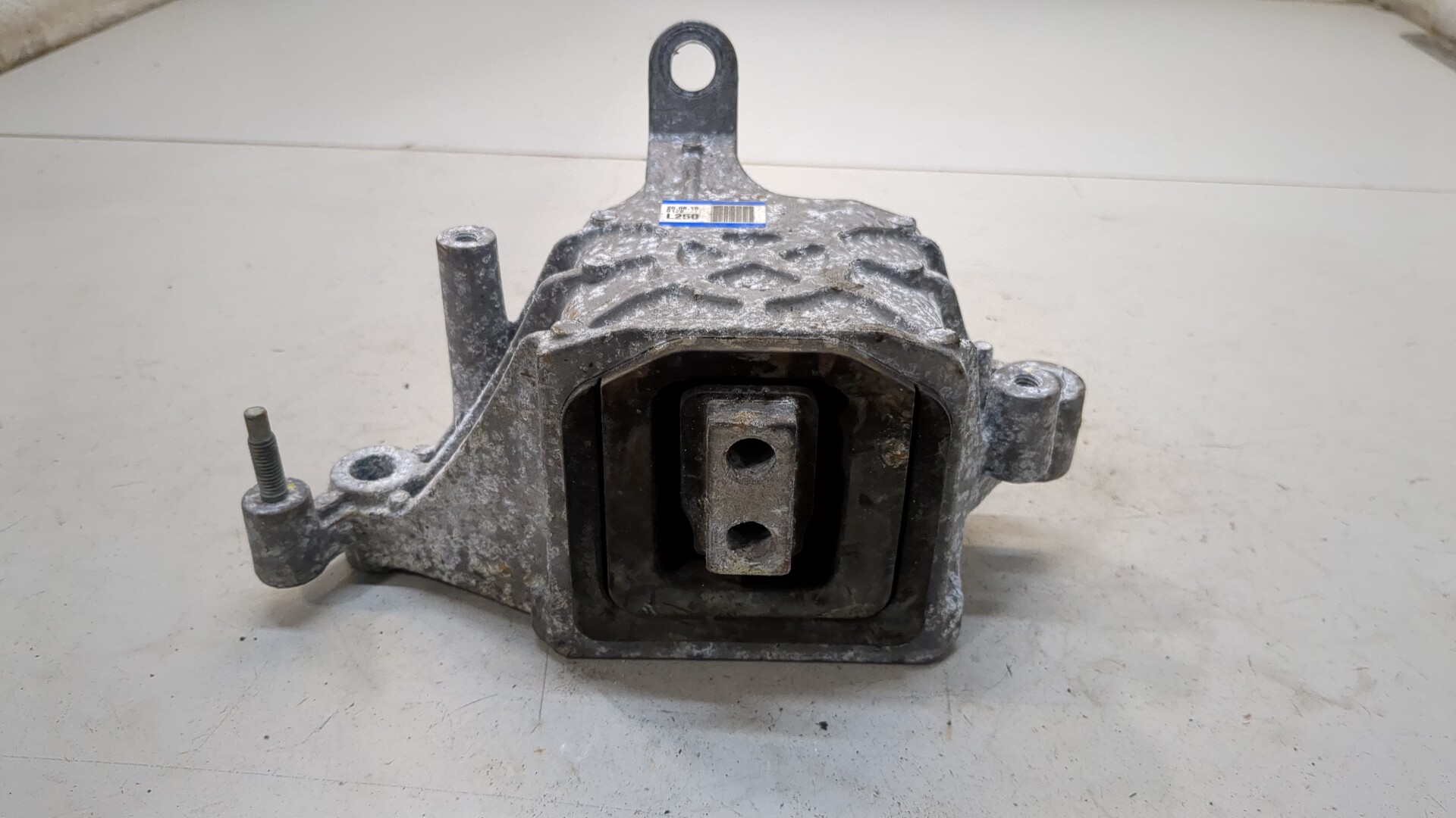 Опора двигателя