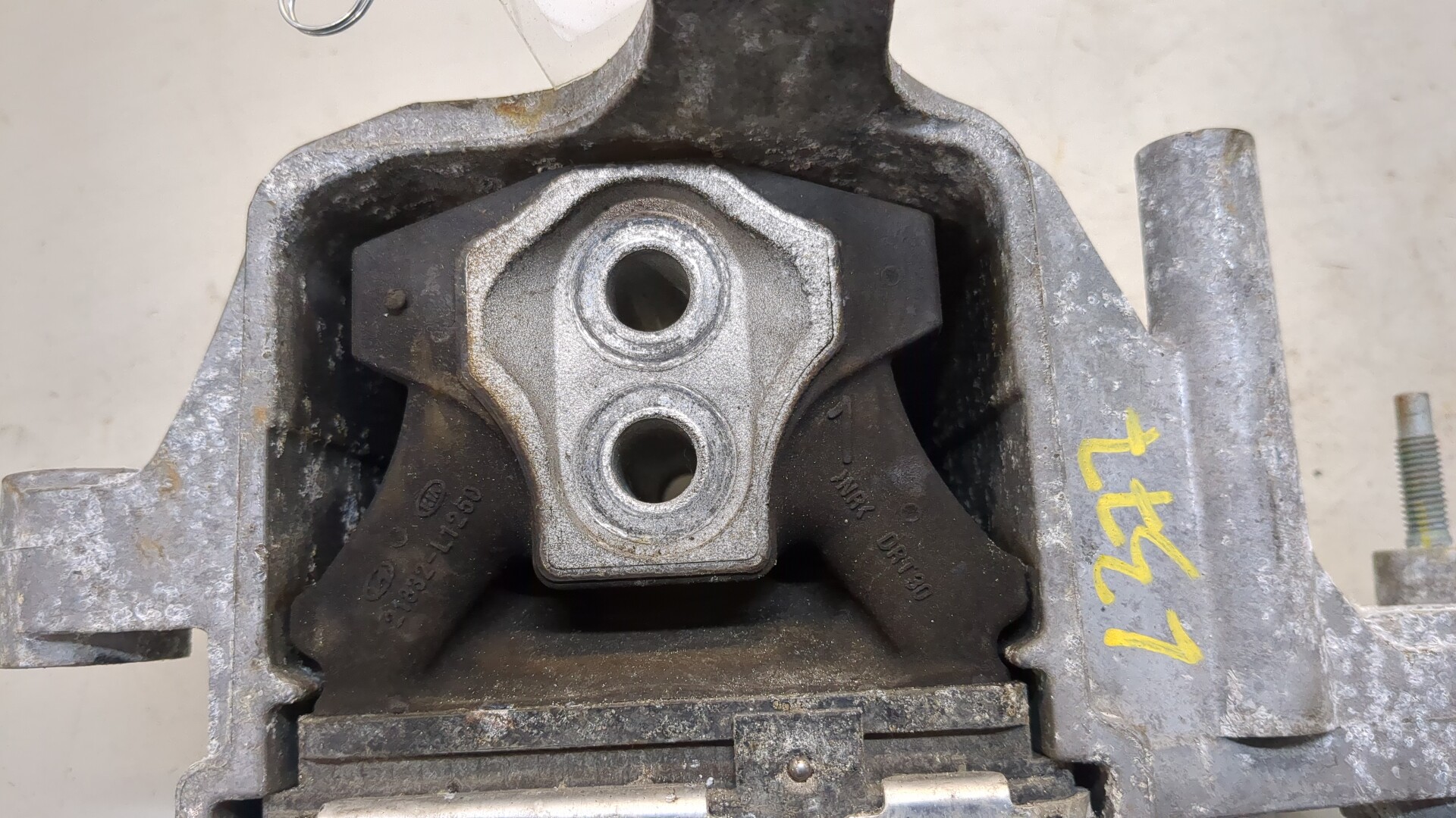 Опора двигателя