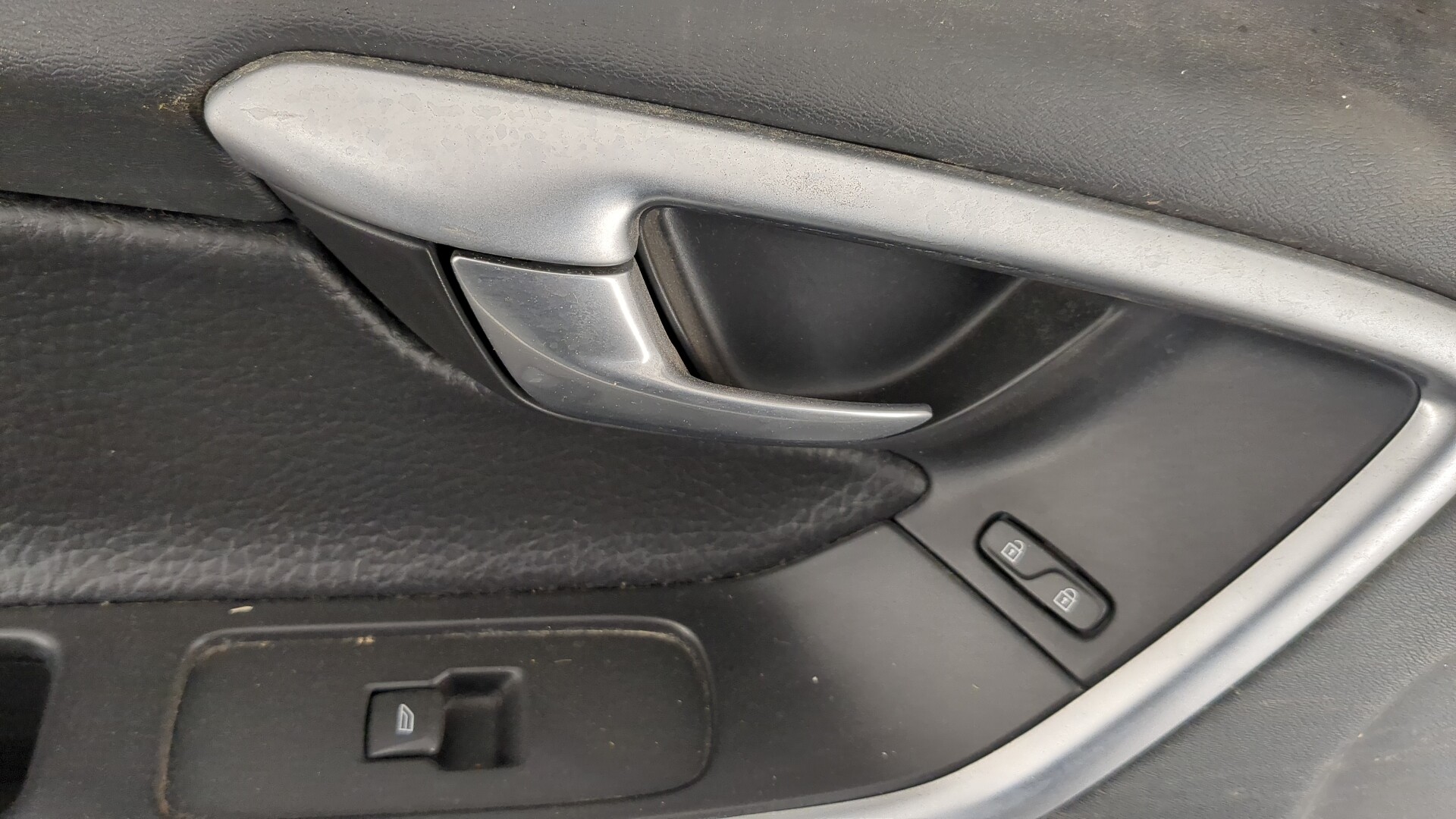 Дверь передняя левая