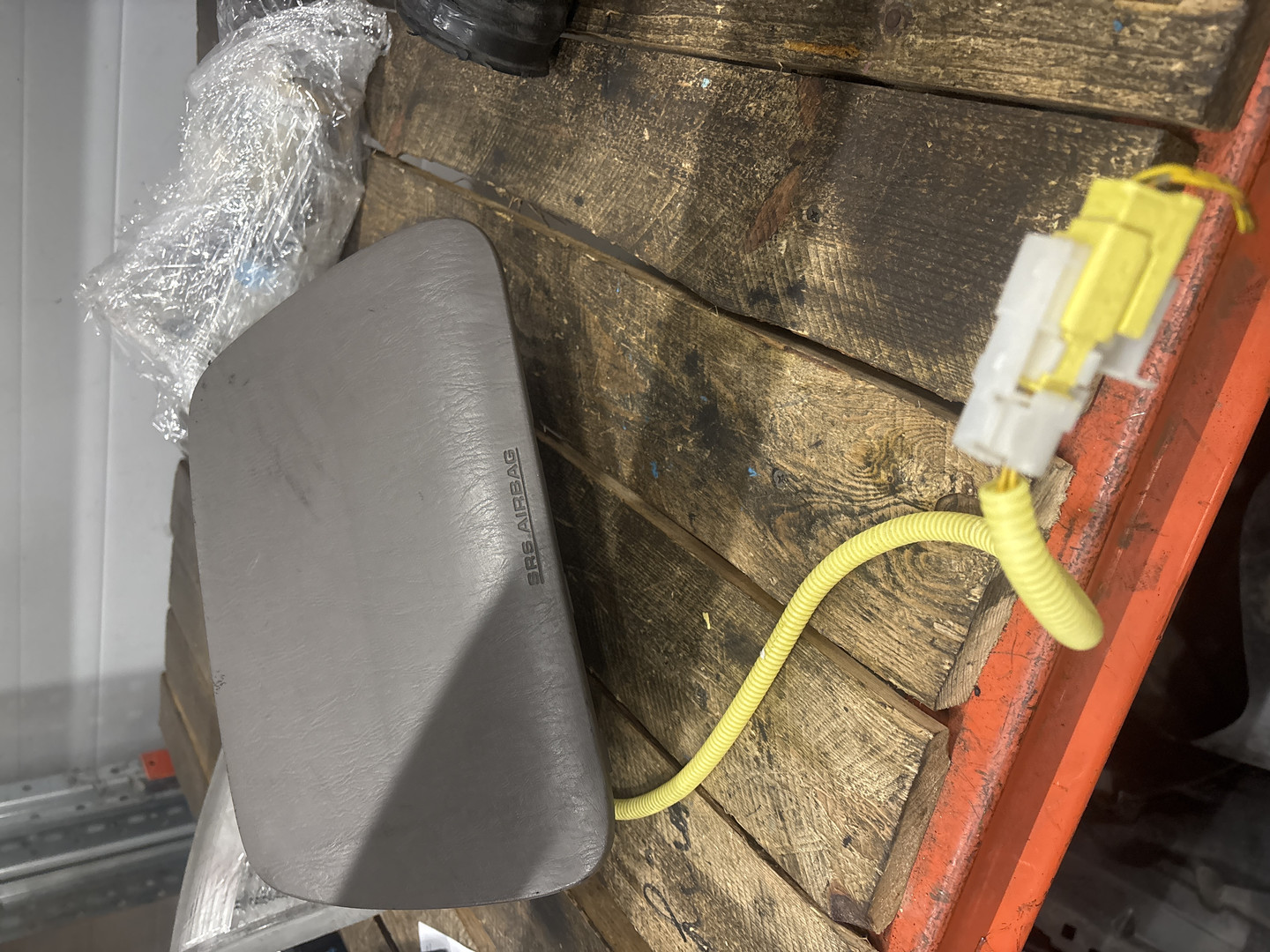 Подушка безопасности пассажирская (в торпедо)