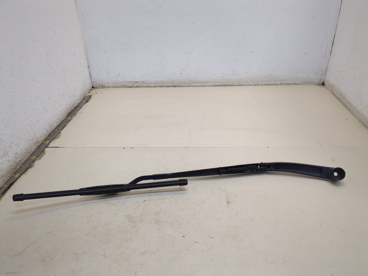 Поводок стеклоочистителя передний правый