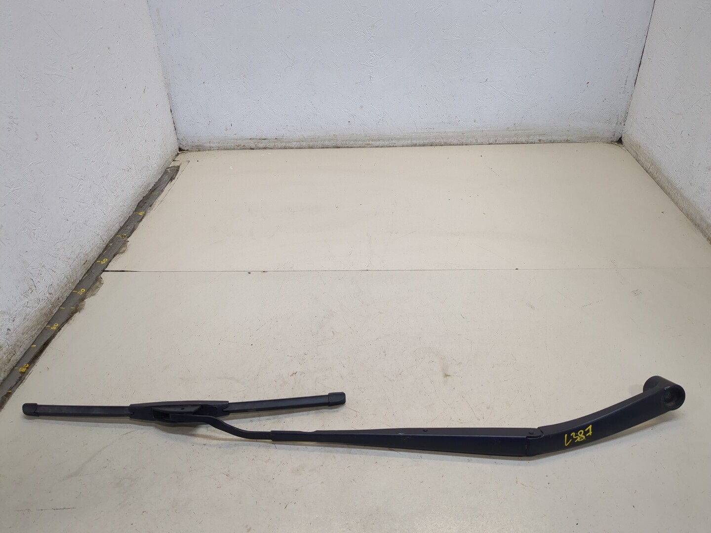 Поводок стеклоочистителя передний правый