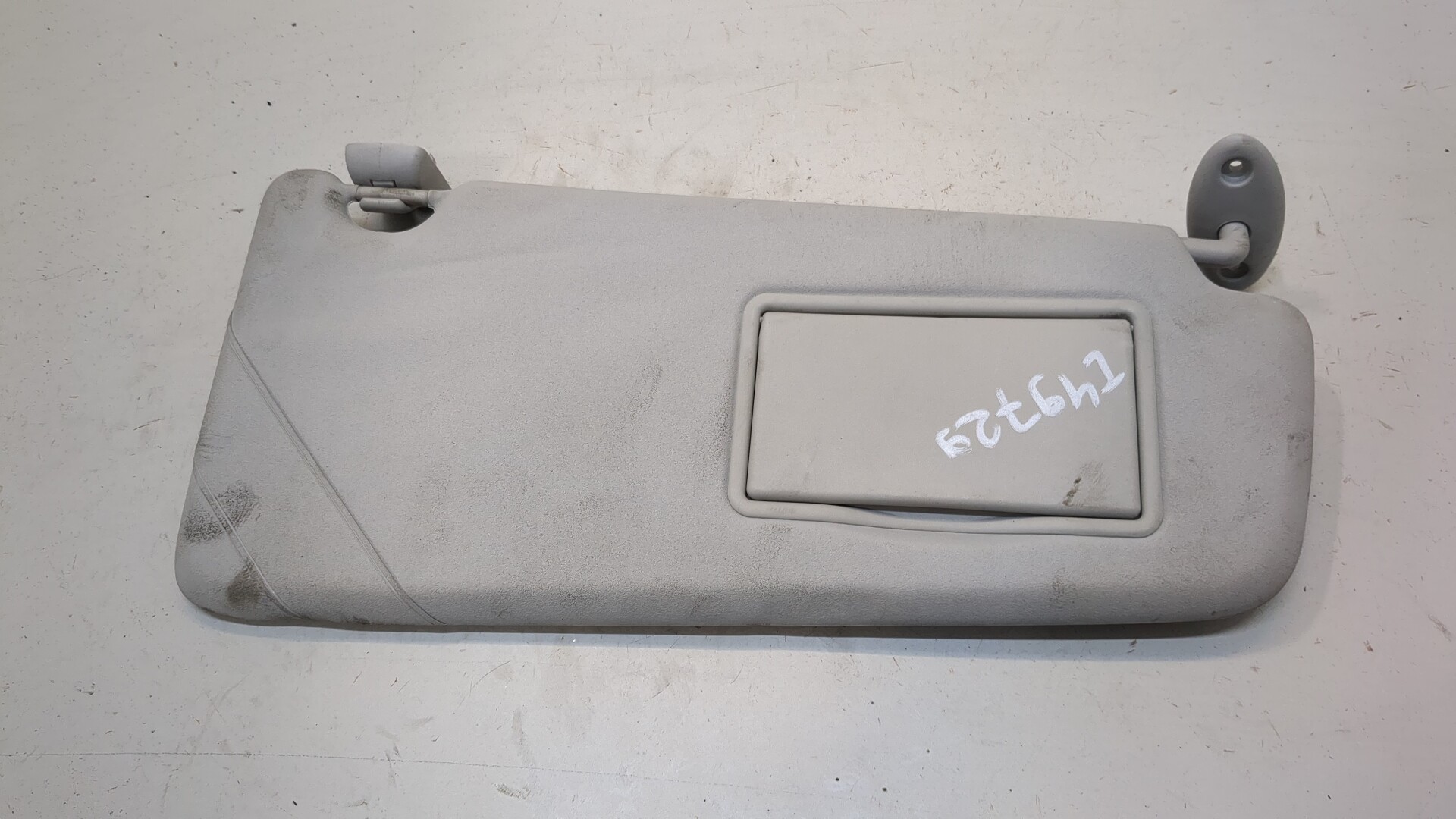 Козырек солнцезащитный