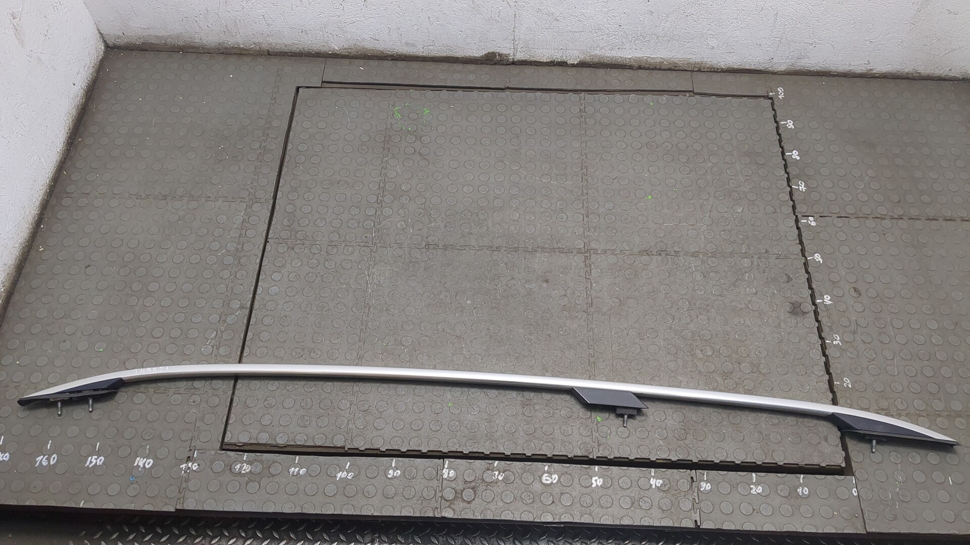 Рейлинг (релинг) левый (планка на крышу)