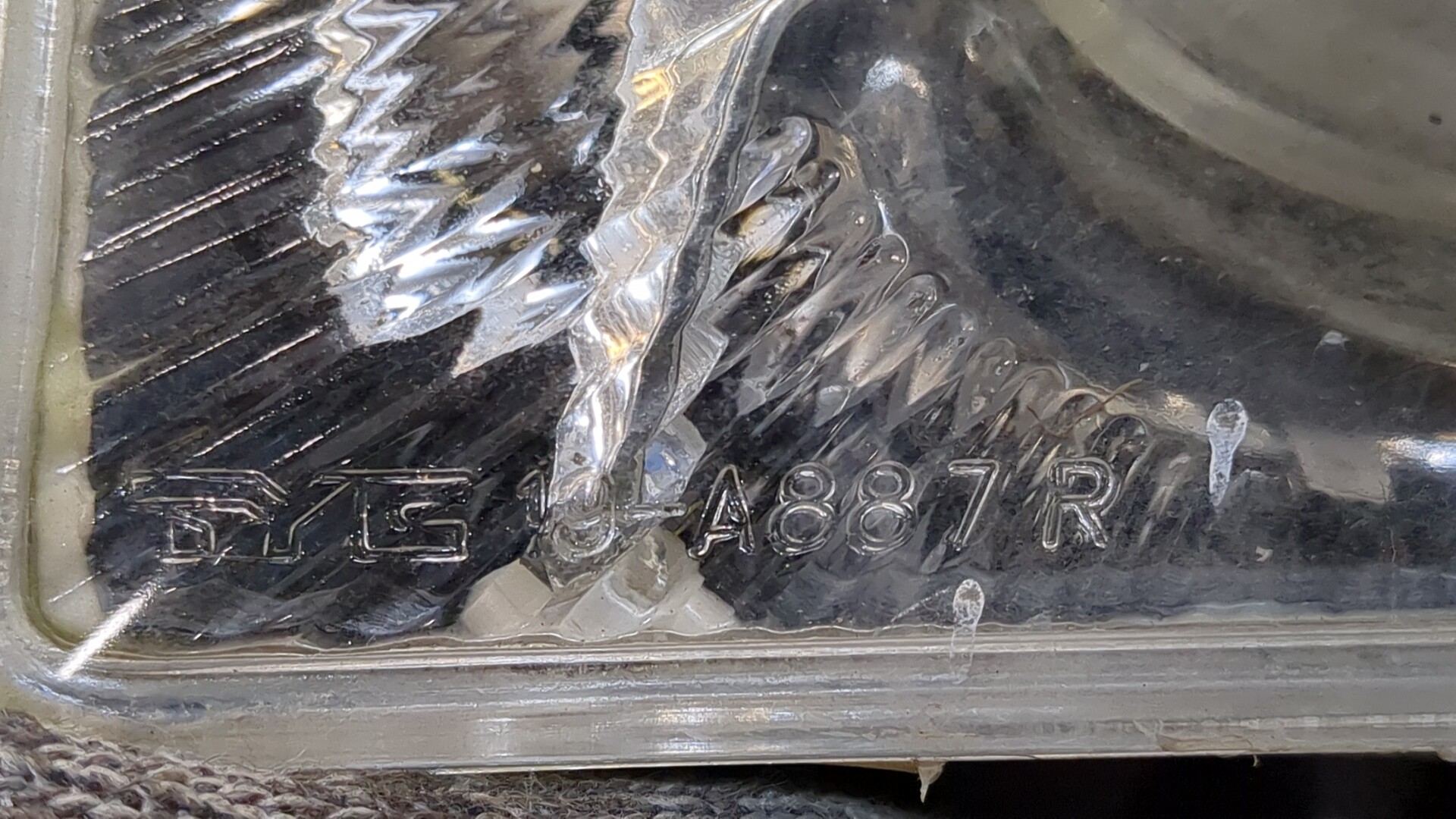 Фара противотуманная правая