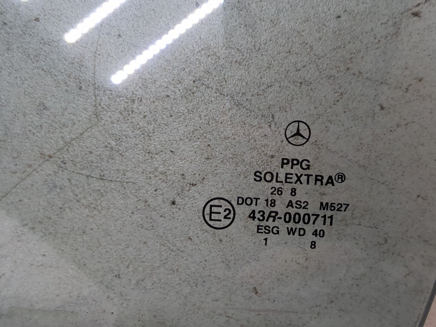 Стекло двери передней левой