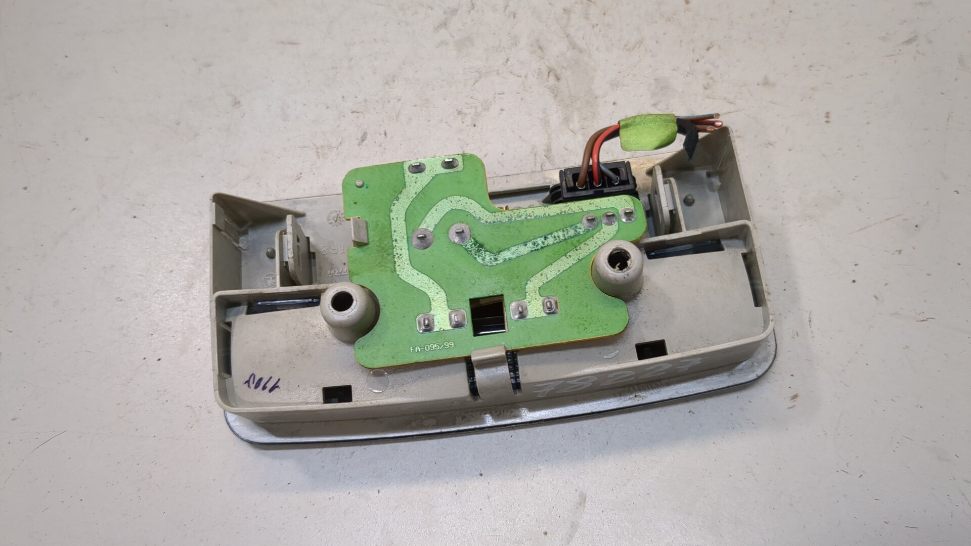 Плафон салонный