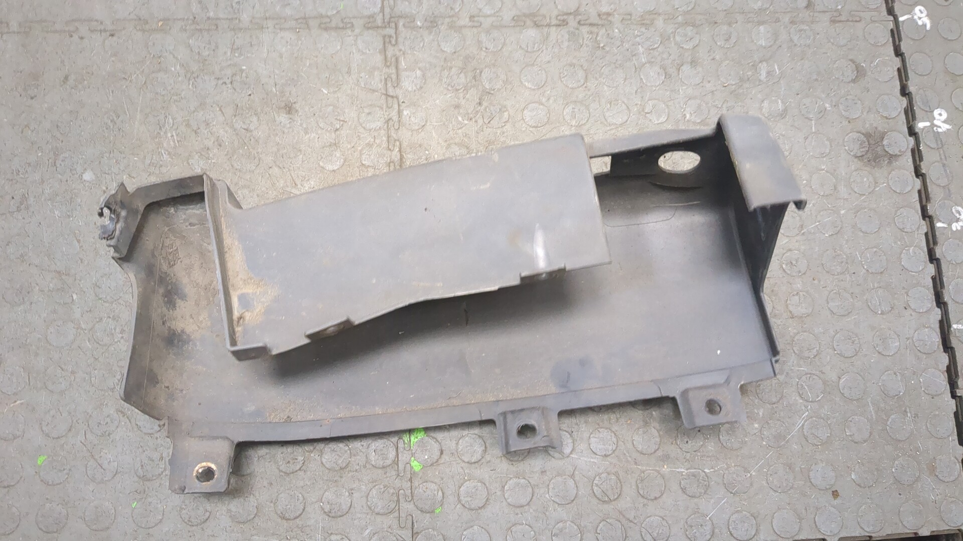 Накладка заднего бампера левая