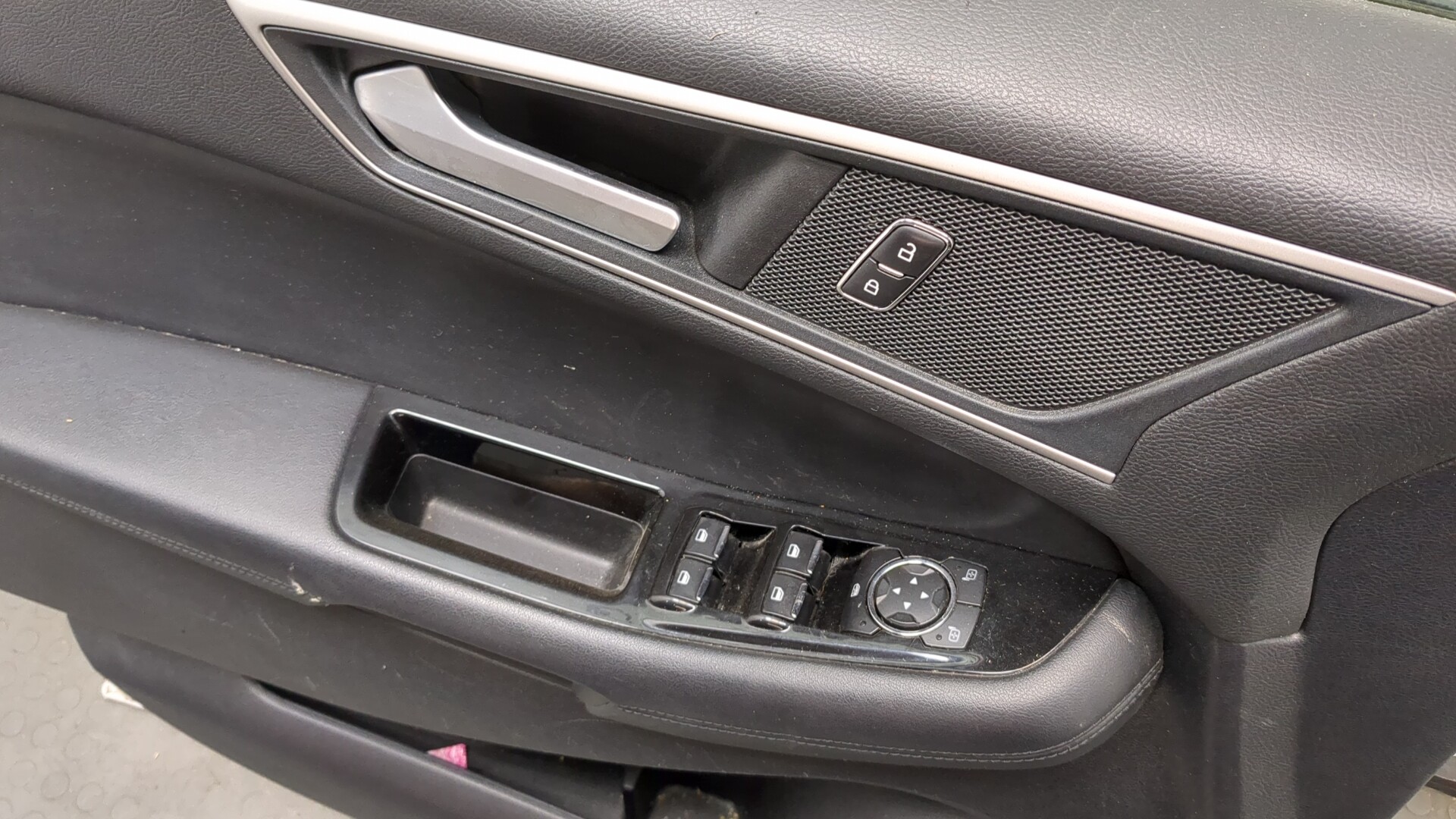 Дверь передняя левая