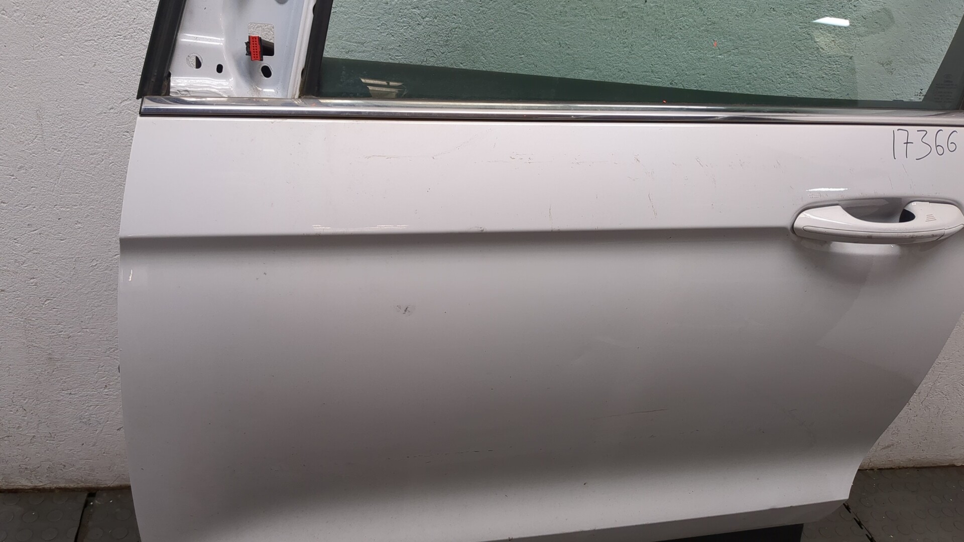 Дверь передняя левая