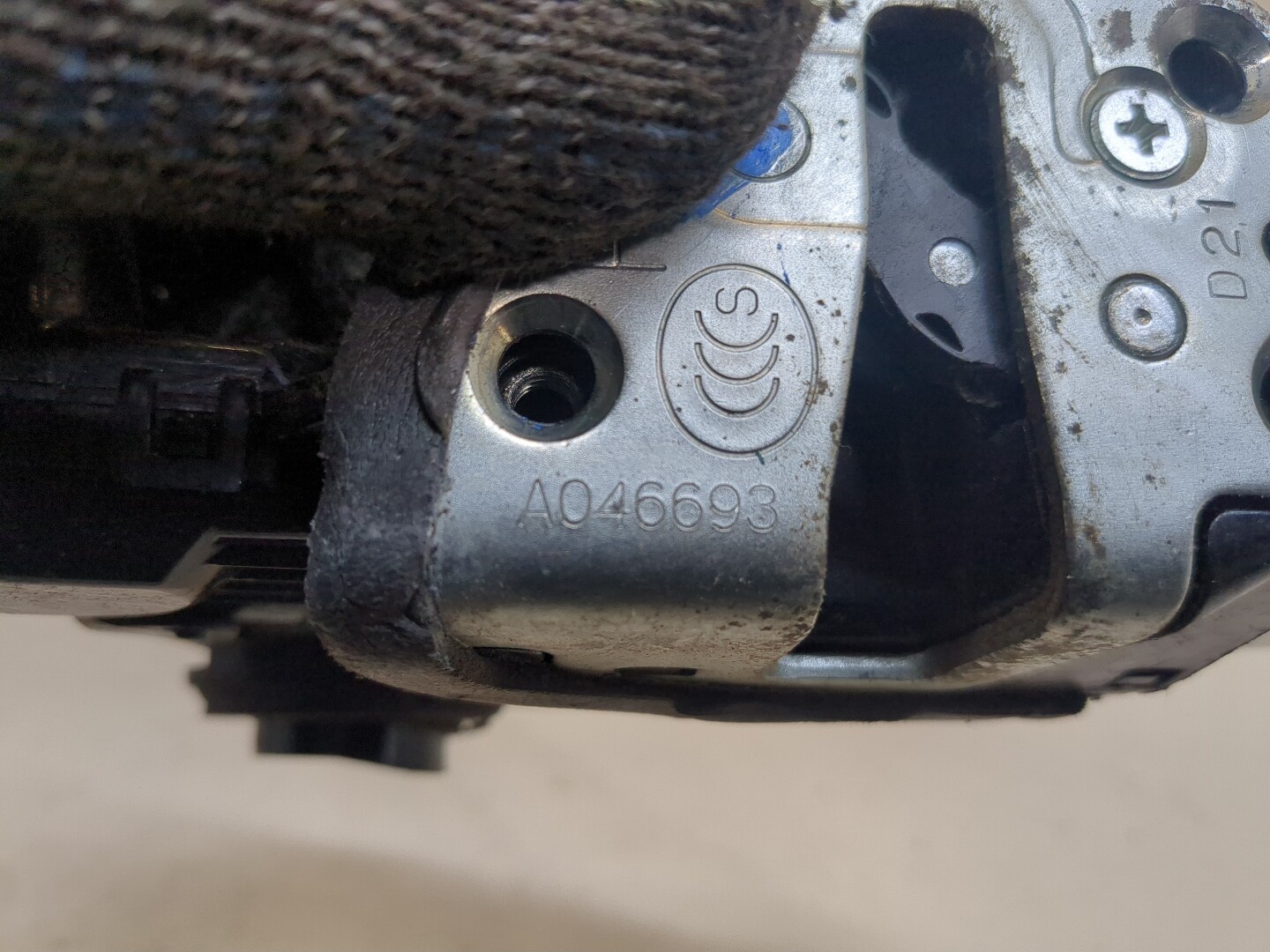 Замок двери задней правой