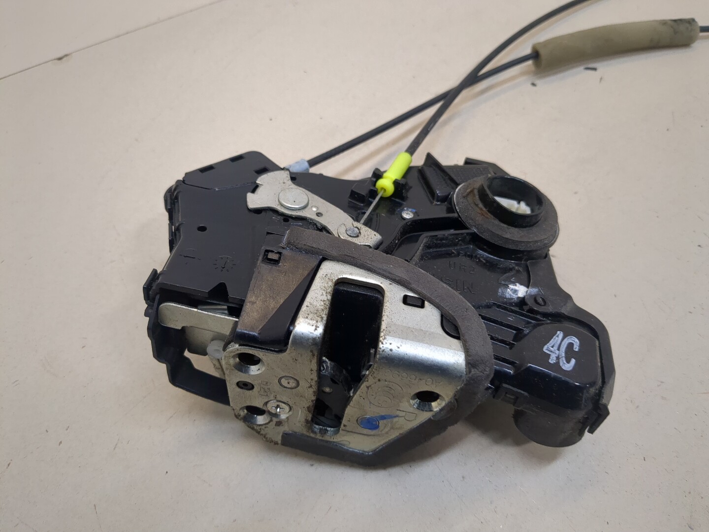 Замок двери задней правой