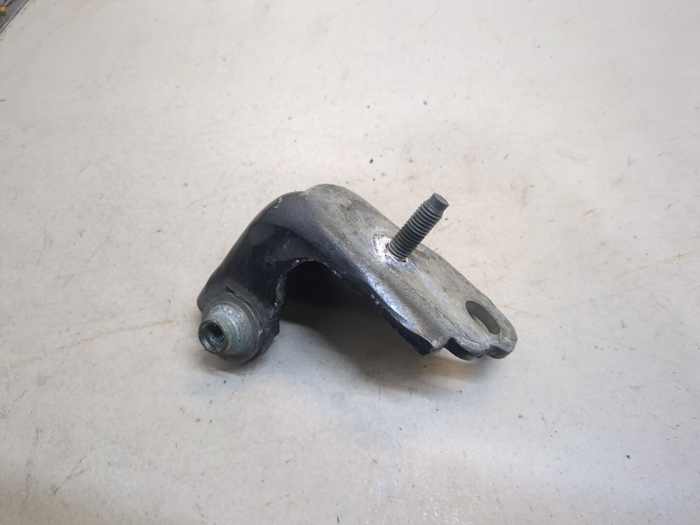 Петля двери