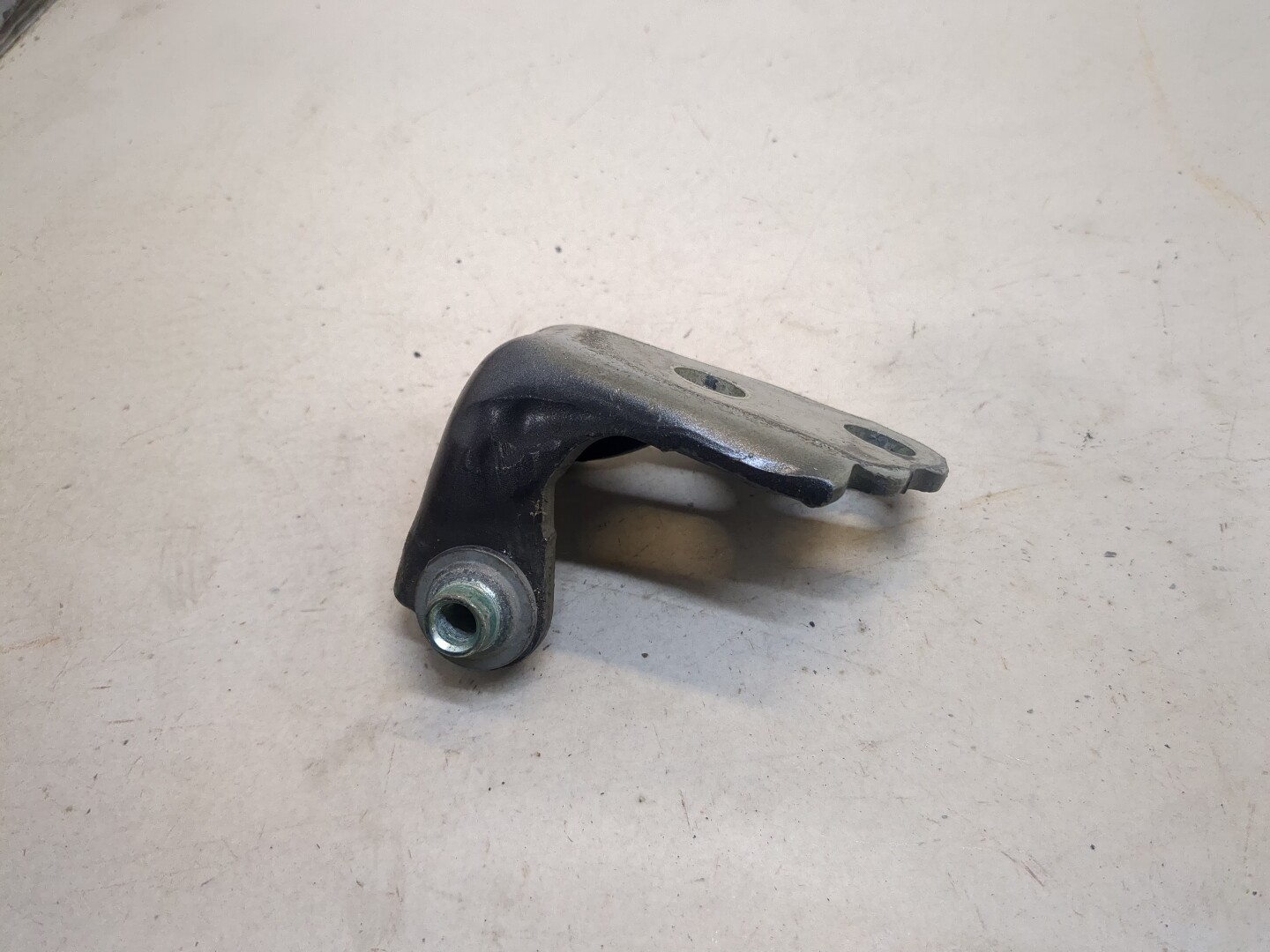 Петля двери