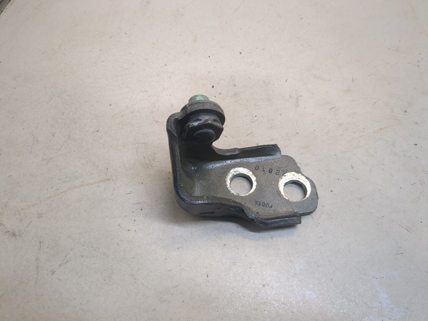 Петля двери