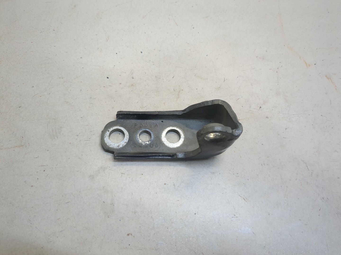 Петля двери