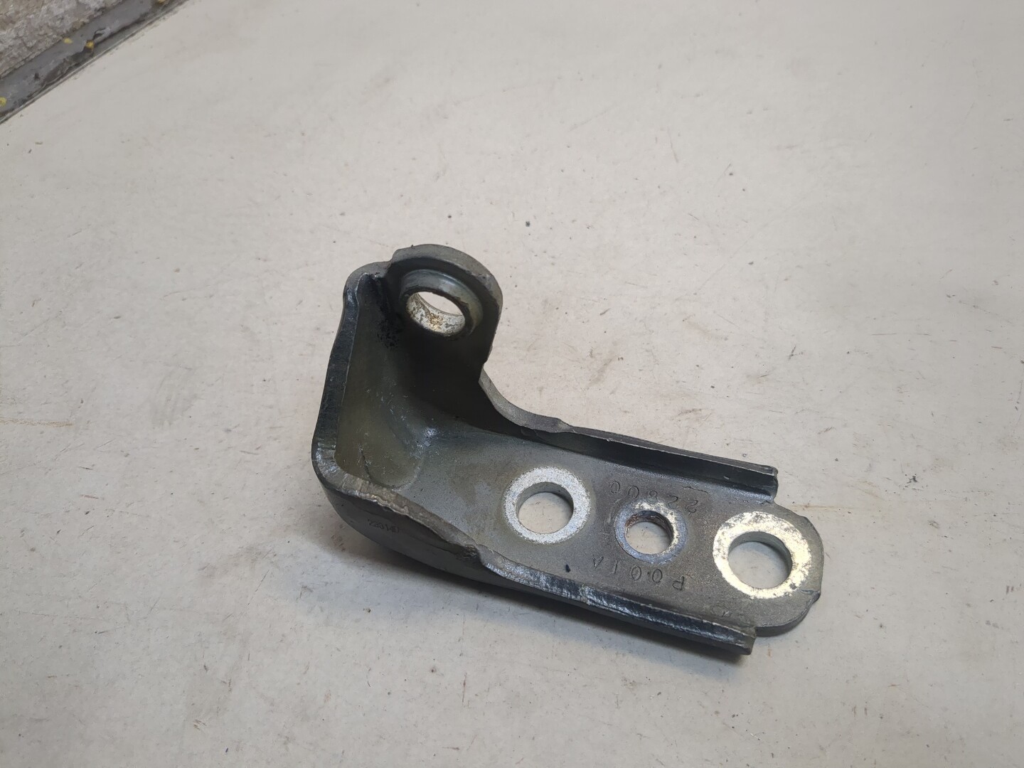 Петля двери