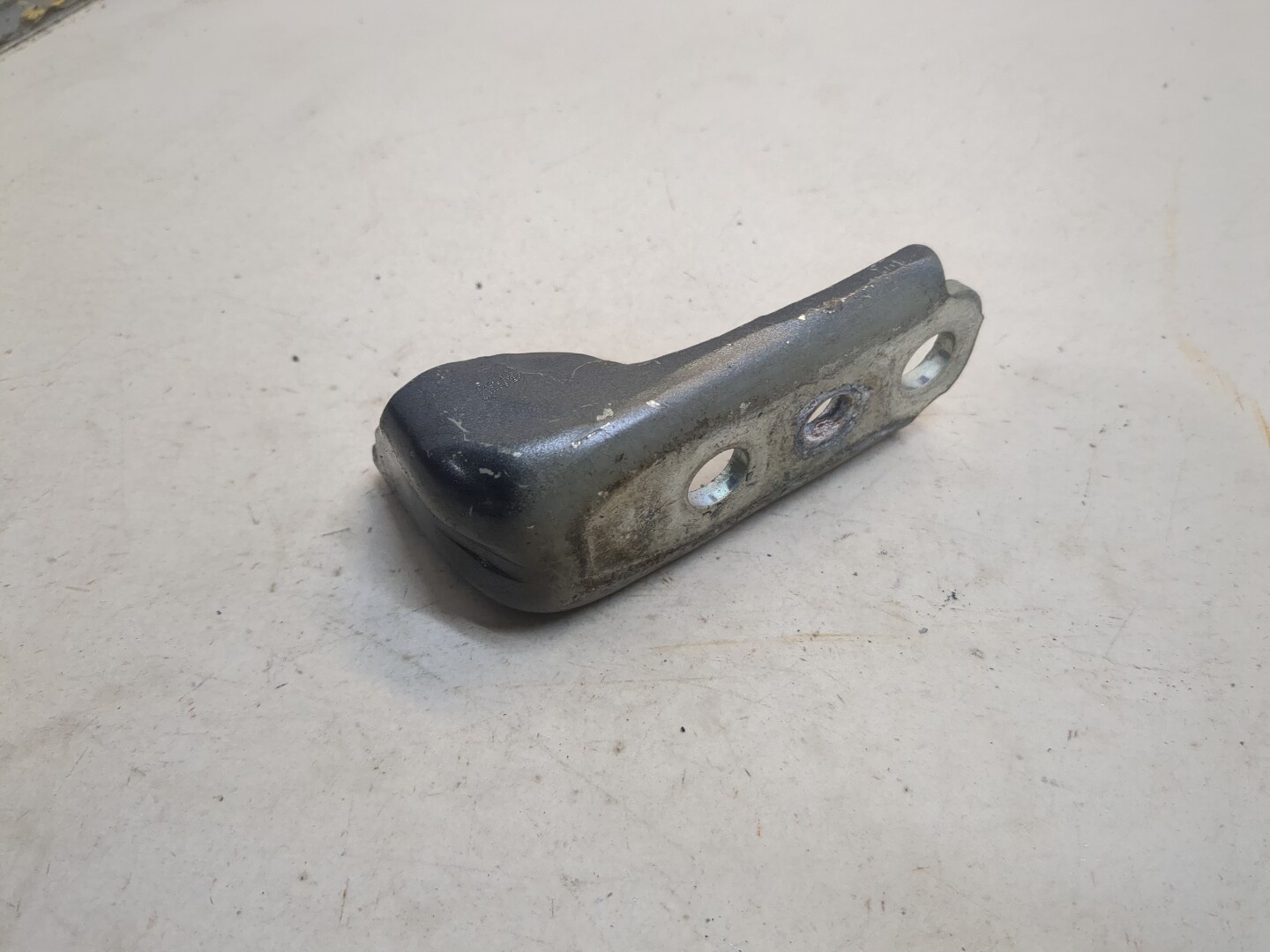 Петля двери