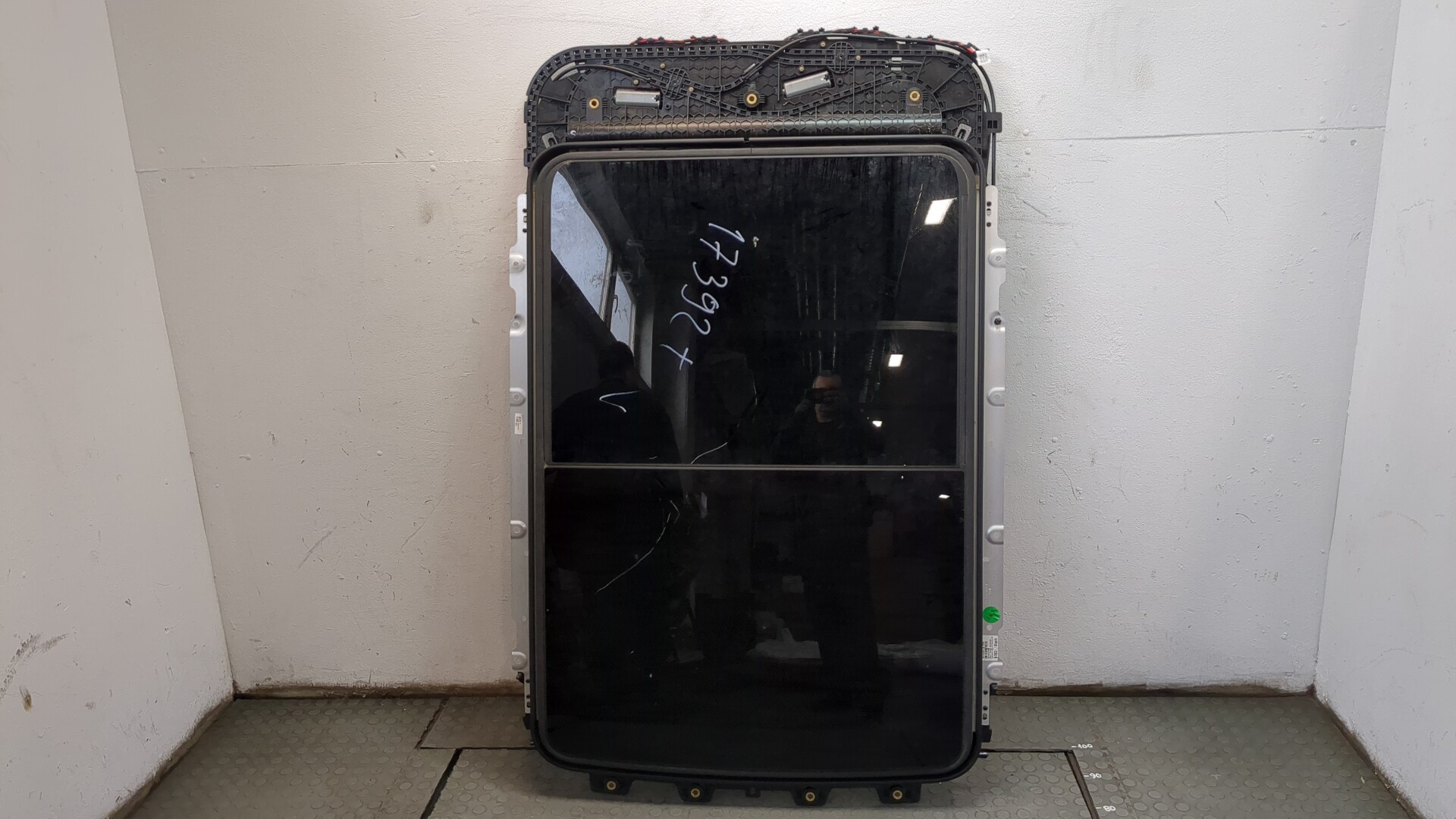 Люк в сборе электрический