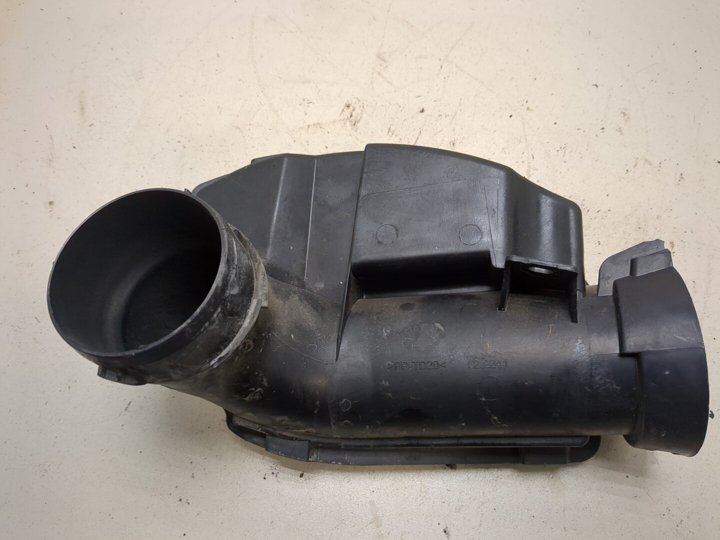 Резонатор воздушного фильтра