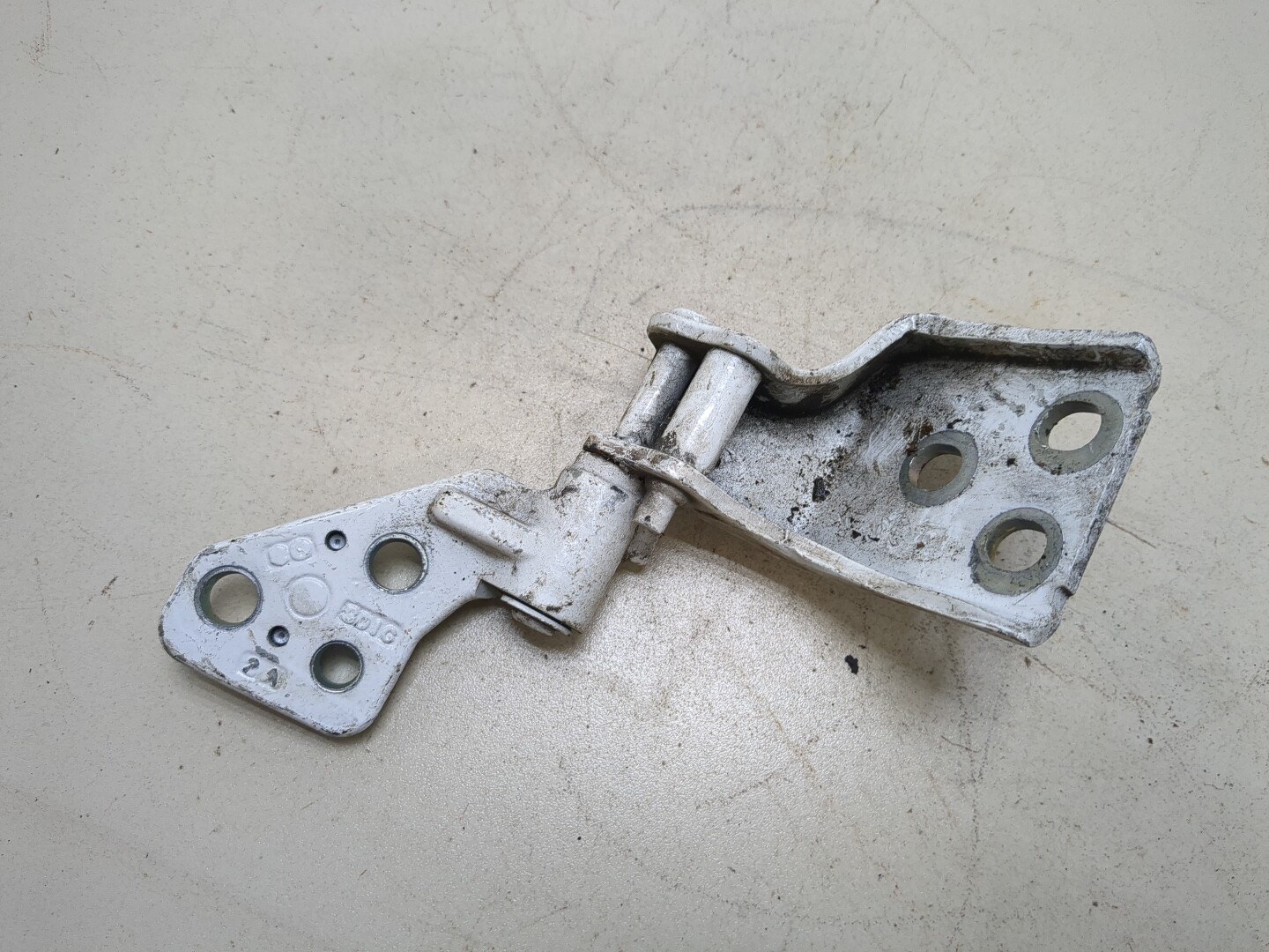 Петля двери