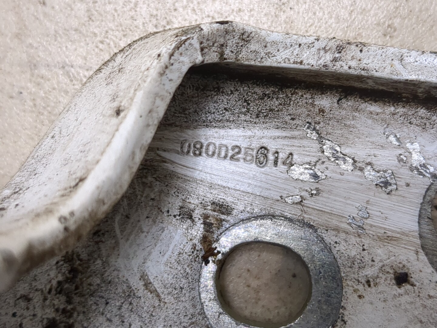 Петля двери