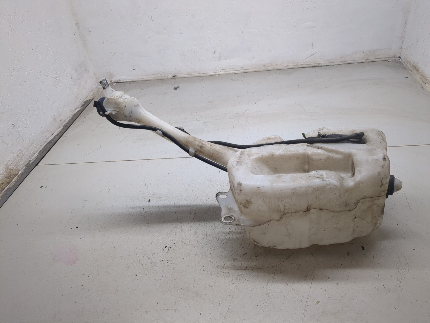 Бачок омывателя лобового стекла