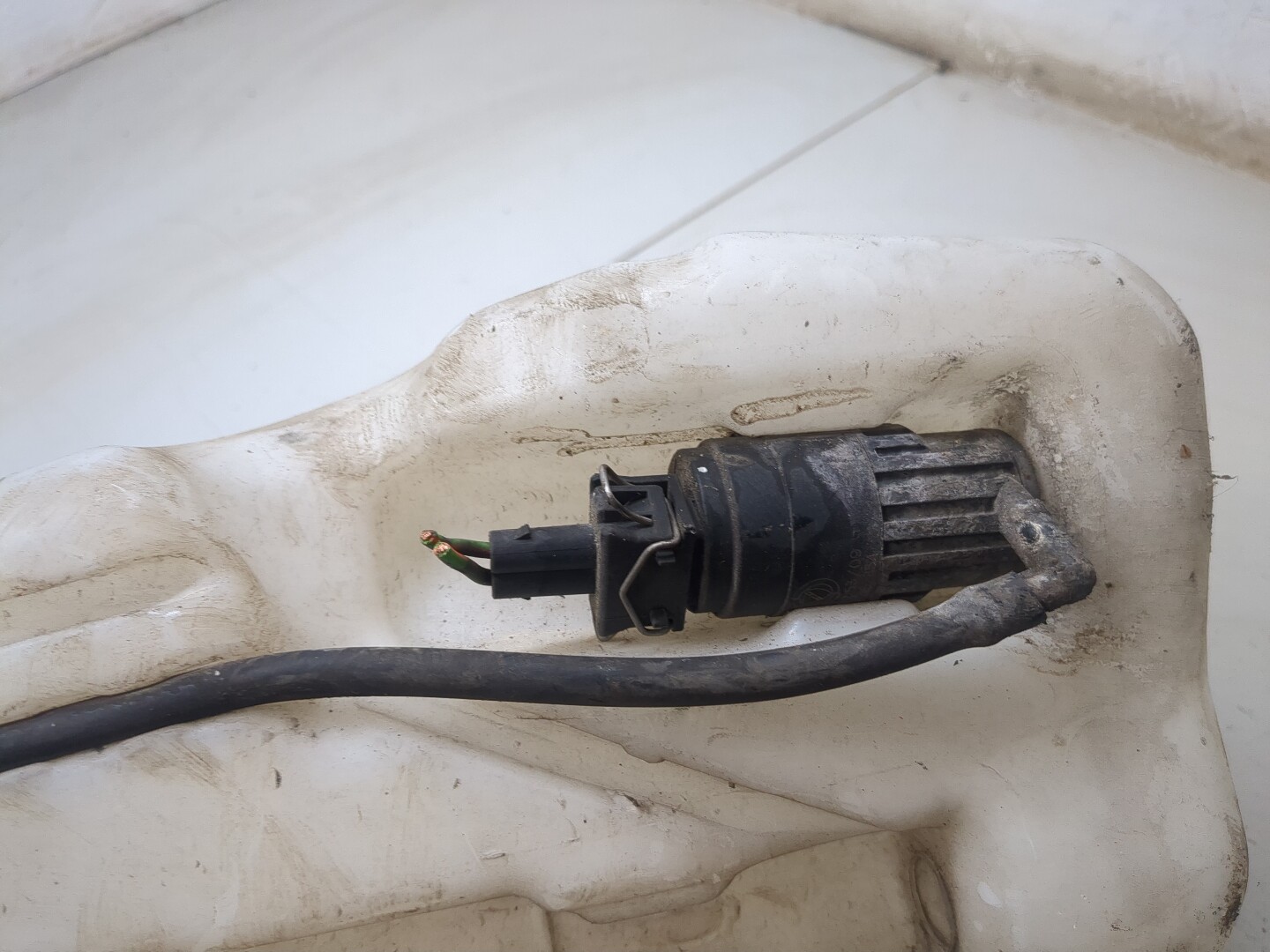 Бачок омывателя лобового стекла