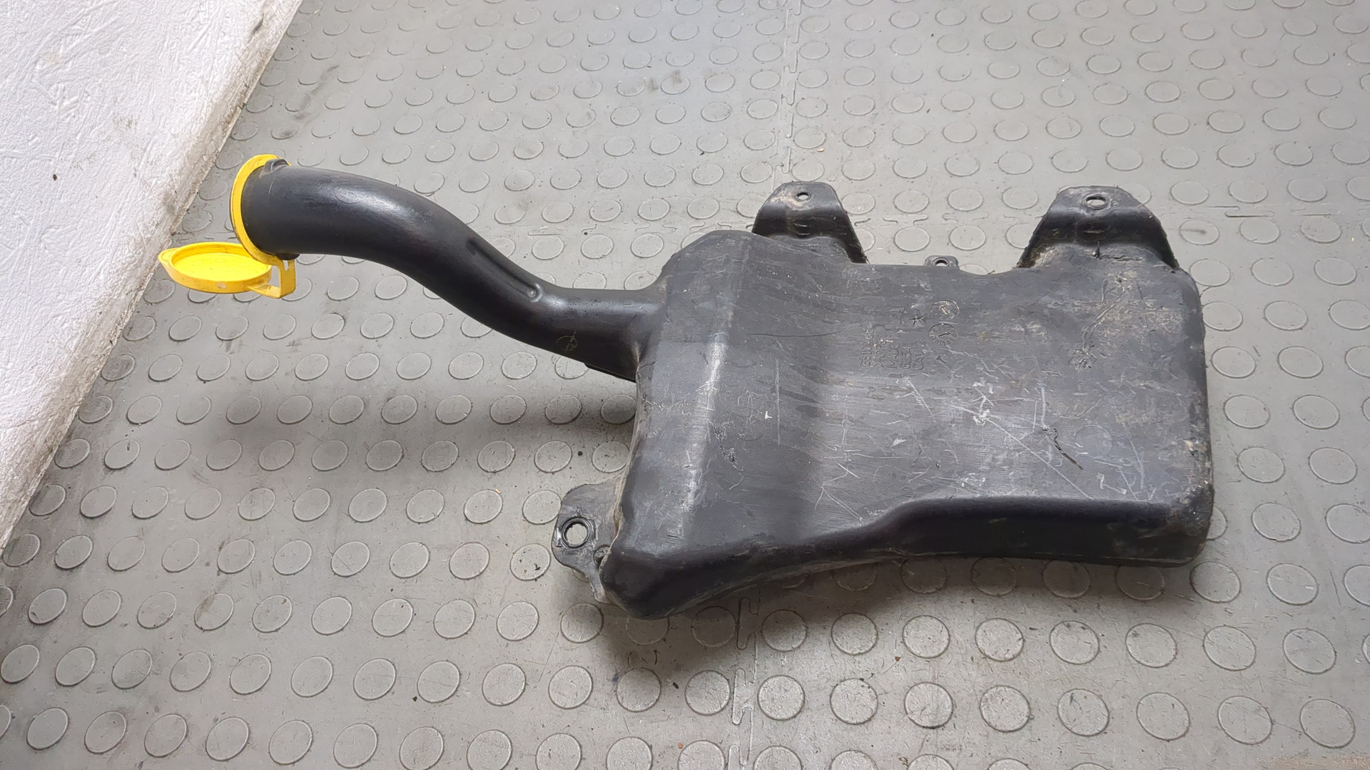 Бачок омывателя лобового стекла