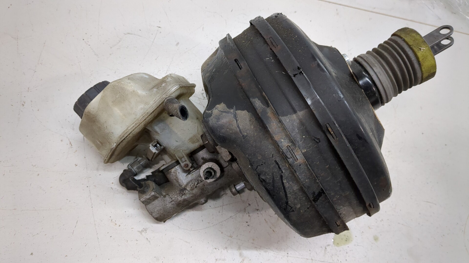 Цилиндр тормозной главный