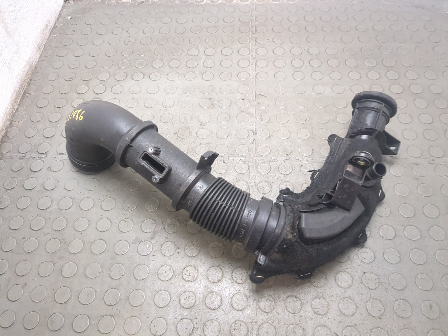 Патрубок воздушного фильтра