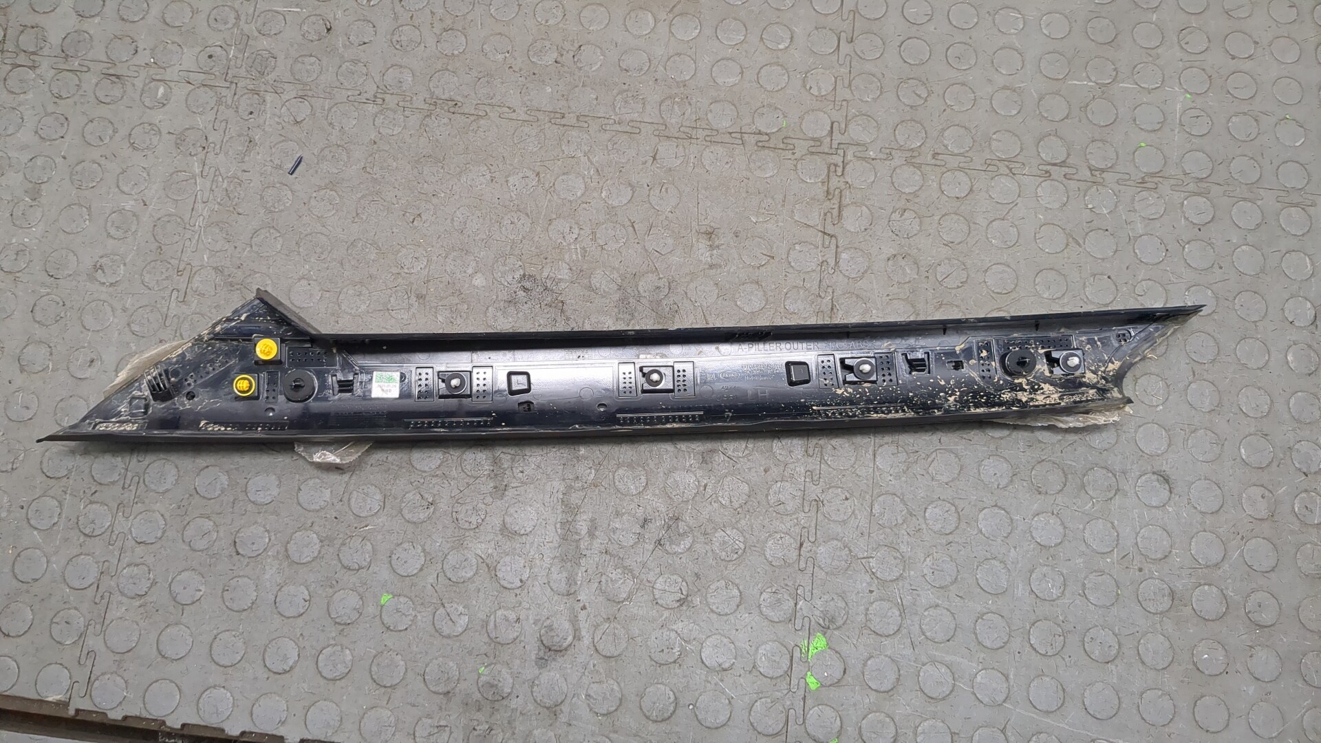 Молдинг лобового стекла