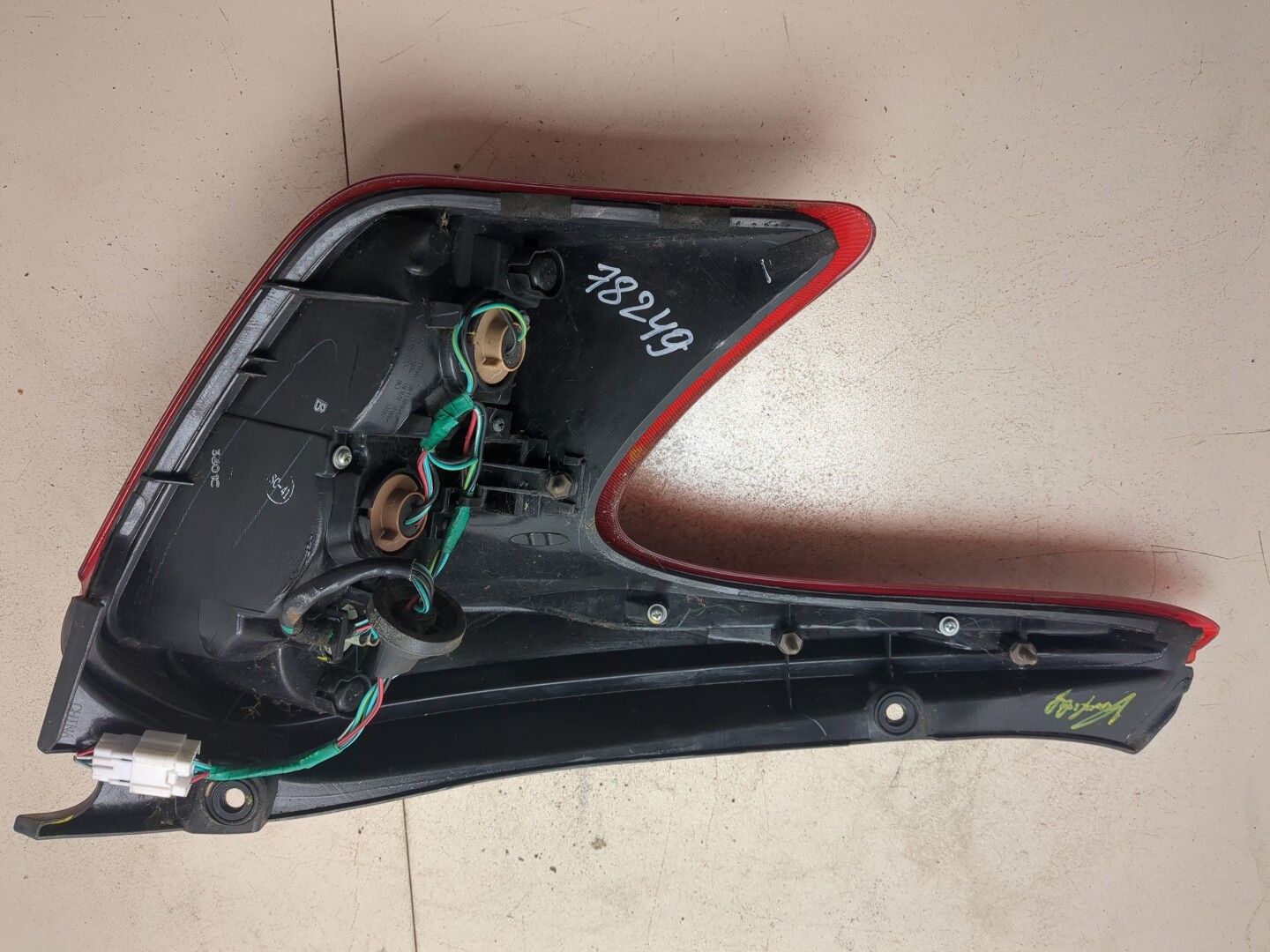 Фонарь задний правый