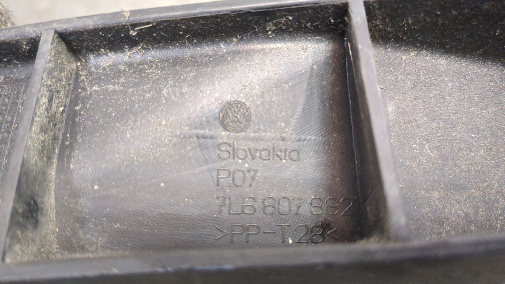 Кронштейн заднего бампера правый