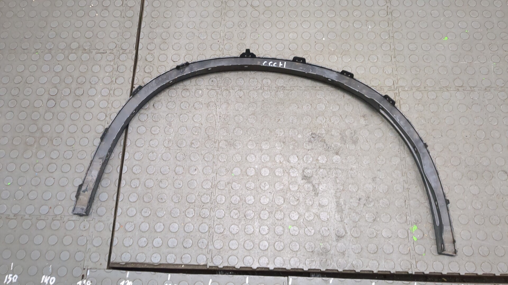 Накладка переднего крыла левого