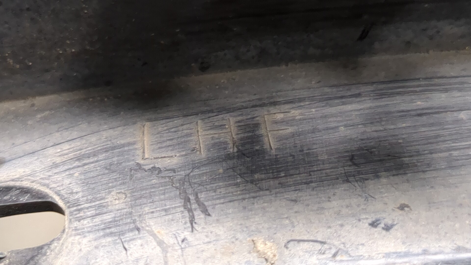 Накладка переднего крыла левого